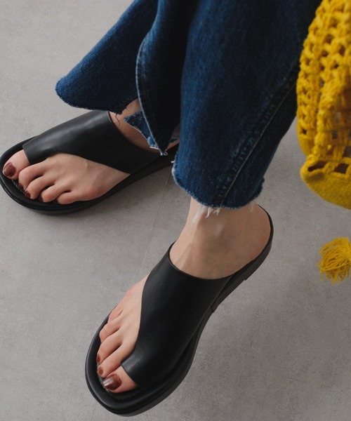 Kastane(カスタネ)の「【カタログ掲載アイテム】厚底アシメトングサンダル(サンダル・レディース・ブラック/アイボリー・36/38/37/39)」の11枚目の写真