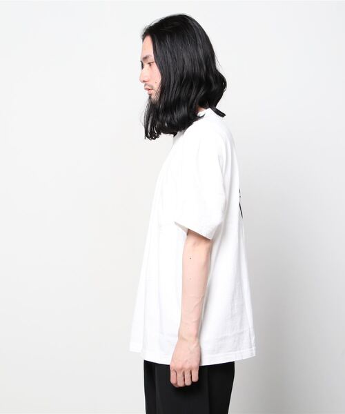 MAGIC NUMBER（マジック ナンバー）の「【MAGIC NUMBER】LIVIN' WELL US COTTON S/S TEE(LOOSE FIT)（Tシャツ/カットソー・メンズ・ブラック/ホワイト・X-LARGE/MEDIUM/LARGE）」の5枚目の写真