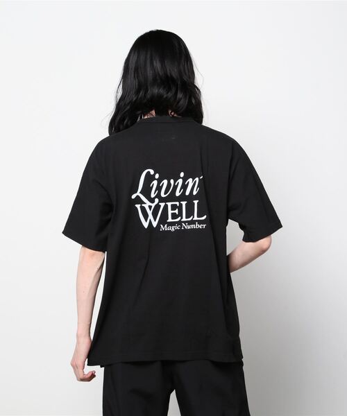 MAGIC NUMBER（マジック ナンバー）の「【MAGIC NUMBER】LIVIN' WELL US COTTON S/S TEE(LOOSE FIT)（Tシャツ/カットソー・メンズ・ブラック/ホワイト・X-LARGE/MEDIUM/LARGE）」の4枚目の写真