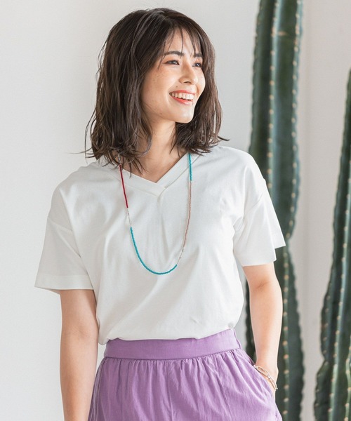 BAYFLOW(ベイフロー)の「シルケットVネックTシャツ(Tシャツ/カットソー・レディース・ホワイト/ブラック/ベージュ/カーキ/ピンク/イエロー/オレンジ/ブルー・SMALL/MEDIUM)」の2枚目の写真