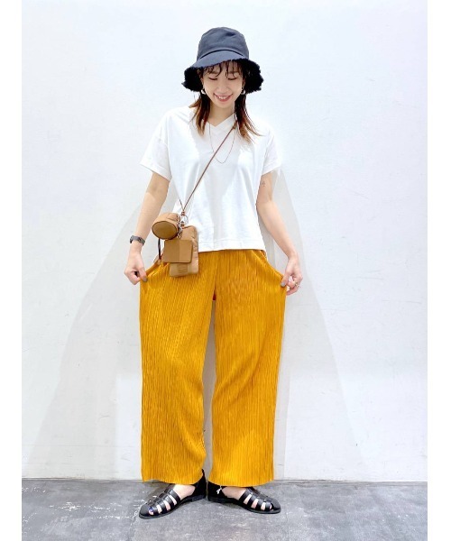 BAYFLOW(ベイフロー)の「シルケットVネックTシャツ(Tシャツ/カットソー・レディース・ホワイト/ブラック/ベージュ/カーキ/ピンク/イエロー/オレンジ/ブルー・SMALL/MEDIUM)」の21枚目の写真