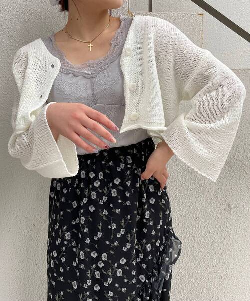 MAJESTIC LEGON（マジェスティックレゴン）の「テープヤーンショートカーディガン（カーディガン/ボレロ・レディース・グレー/オフホワイト/イエロー・MEDIUM）」の2枚目の写真