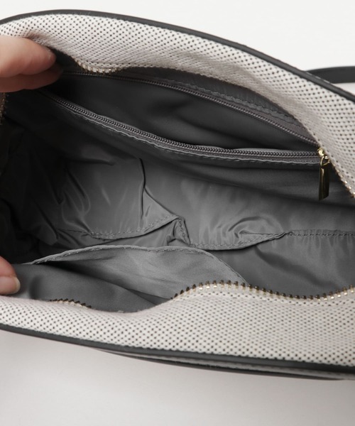 RODE SKO（ロデスコ）の「強撥水キャンバスショルダーバッグ（ショルダーバッグ・レディース・ベージュ/オフホワイト・ONE）」の18枚目の写真