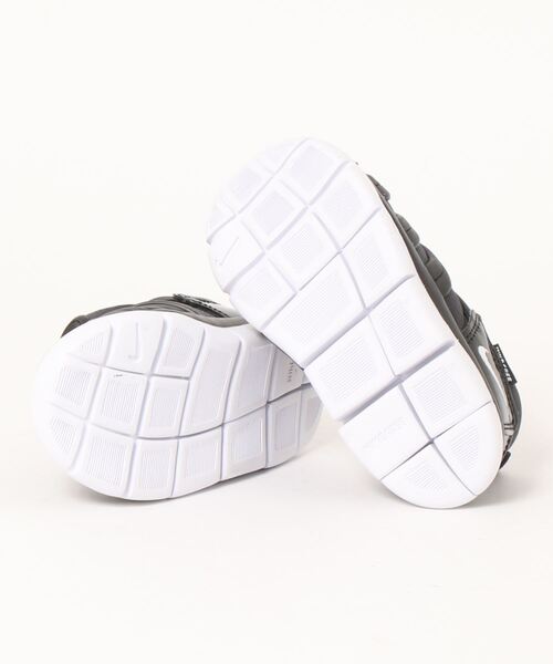 NIKE（ナイキ）の「NIKE ナイキ DYNAMO FREE TD ベビースニーカー(ダイナモフリーTD) 938013（スニーカー・キッズ・ブラック系その他・16.0cm/14.0cm/15.0cm/13.0cm/12cm/11cm）」の3枚目の写真