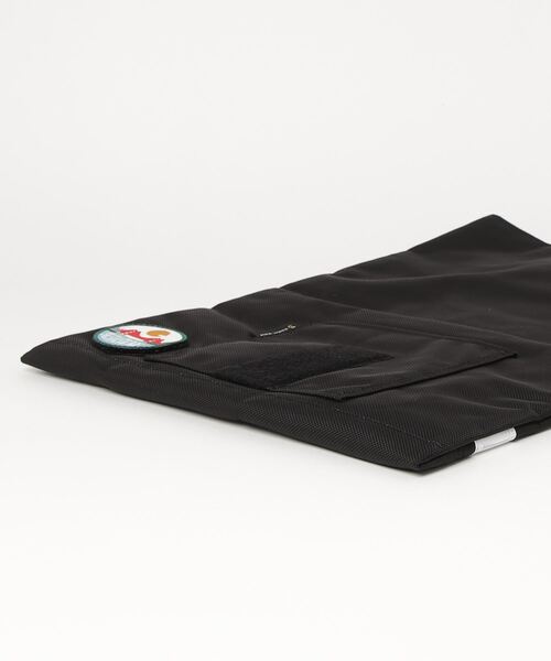 master-piece（マスターピース）の「SIESTA × master-piece PCスリーブ（ポーチ・メンズ・ブラック・FREE）」の4枚目の写真