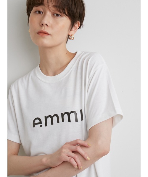 emmi（エミ）の「【emmi yoga】emmiロゴTシャツ（Tシャツ/カットソー・レディース・ホワイト/ベージュ/ダークグレー・FREE）」の6枚目の写真