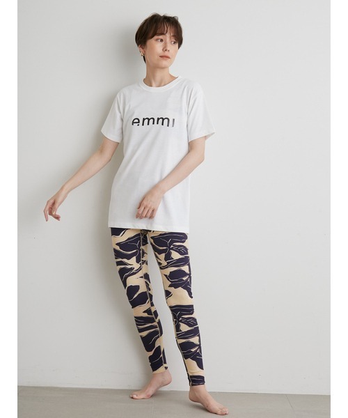 emmi（エミ）の「【emmi yoga】emmiロゴTシャツ（Tシャツ/カットソー・レディース・ホワイト/ベージュ/ダークグレー・FREE）」の12枚目の写真