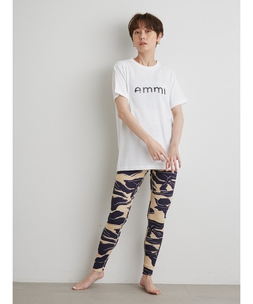emmi（エミ）の「【emmi yoga】emmiロゴTシャツ（Tシャツ/カットソー・レディース・ホワイト/ベージュ/ダークグレー・FREE）」の16枚目の写真