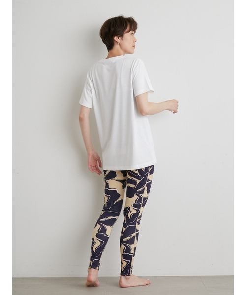 emmi（エミ）の「【emmi yoga】emmiロゴTシャツ（Tシャツ/カットソー・レディース・ホワイト/ベージュ/ダークグレー・FREE）」の17枚目の写真
