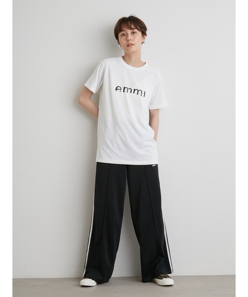 emmi（エミ）の「【emmi yoga】emmiロゴTシャツ（Tシャツ/カットソー・レディース・ホワイト/ベージュ/ダークグレー・FREE）」の19枚目の写真