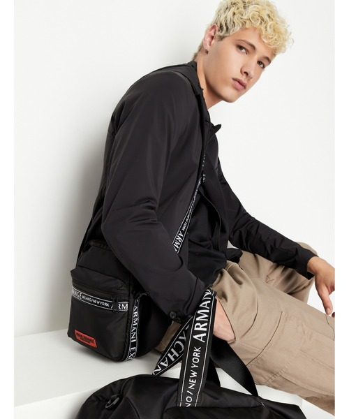 ARMANI EXCHANGE(アルマーニエクスチェンジ)の「【A|X アルマーニ エクスチェンジ】AXロゴバンド ショルダーバック(ショルダーバッグ・メンズ・ブラック/ベージュ・FREE)」の2枚目の写真
