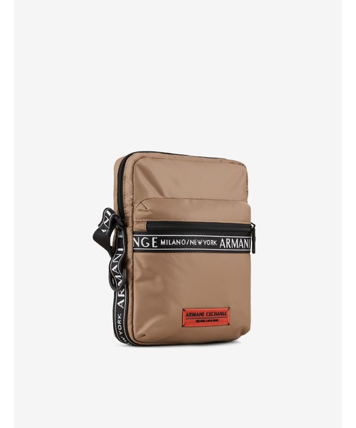 ARMANI EXCHANGE(アルマーニエクスチェンジ)の「【A|X アルマーニ エクスチェンジ】AXロゴバンド ショルダーバック(ショルダーバッグ・メンズ・ブラック/ベージュ・FREE)」の4枚目の写真