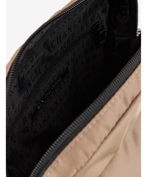ARMANI EXCHANGE(アルマーニエクスチェンジ)の「【A|X アルマーニ エクスチェンジ】AXロゴバンド ショルダーバック(ショルダーバッグ・メンズ・ブラック/ベージュ・FREE)」の7枚目の写真