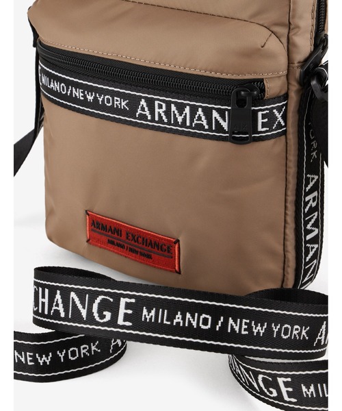 ARMANI EXCHANGE(アルマーニエクスチェンジ)の「【A|X アルマーニ エクスチェンジ】AXロゴバンド ショルダーバック(ショルダーバッグ・メンズ・ブラック/ベージュ・FREE)」の8枚目の写真