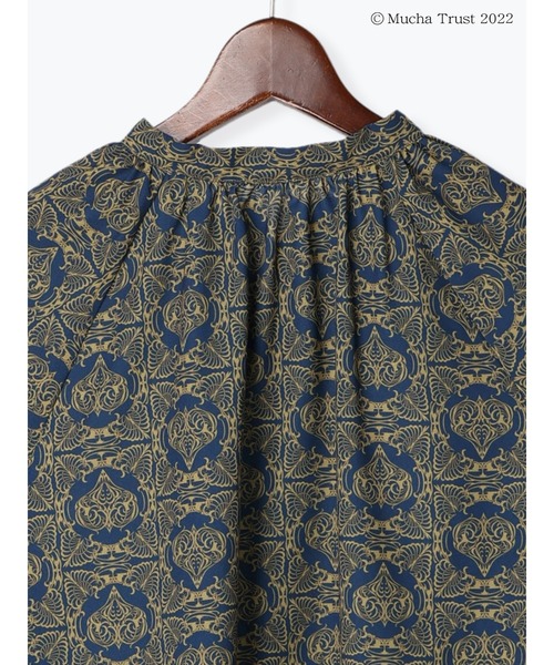 Te chichi（テチチ）の「【ミュシャコラボ】プリントギャザーブラウス（シャツ/ブラウス・レディース・ベージュ/ネイビー・ﾌﾘ-）」の10枚目の写真