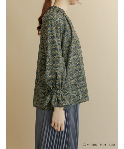 Te chichi（テチチ）の「【ミュシャコラボ】プリントギャザーブラウス（シャツ/ブラウス・レディース・ベージュ/ネイビー・ﾌﾘ-）」の11枚目の写真