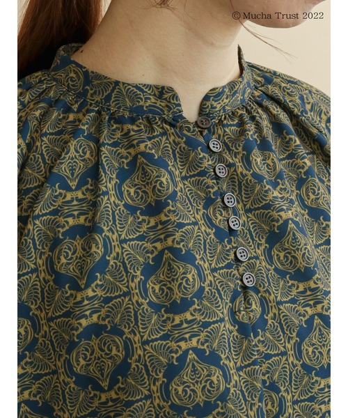 Te chichi（テチチ）の「【ミュシャコラボ】プリントギャザーブラウス（シャツ/ブラウス・レディース・ベージュ/ネイビー・ﾌﾘ-）」の18枚目の写真