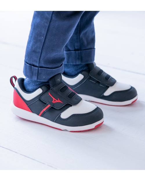 MIZUNO（ミズノ　）の「ミズノ プレモア キッズ ２（スニーカー・キッズ・キャメル/ブラック/ホワイト/ネイビー/ブルー/ブラック×レッド/ライトパープル/ライトベージュ/ベージュ系/ネイビー系/ホワイト×ピンク・18.0cm/18.5cm/15.5cm/19.5cm/16.5cm/20.0cm/21.5cm/20.5cm/17.0cm/17.5cm/16.0cm/21.0cm/19.0cm/15.0cm/22.0cm）」の4枚目の写真