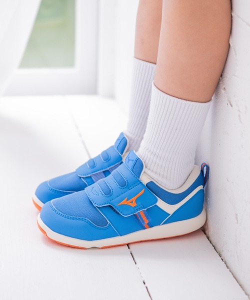 MIZUNO（ミズノ　）の「ミズノ プレモア キッズ ２（スニーカー・キッズ・キャメル/ブラック/ホワイト/ネイビー/ブルー/ブラック×レッド/ライトパープル/ライトベージュ/ベージュ系/ネイビー系/ホワイト×ピンク・18.0cm/18.5cm/15.5cm/19.5cm/16.5cm/20.0cm/21.5cm/20.5cm/17.0cm/17.5cm/16.0cm/21.0cm/19.0cm/15.0cm/22.0cm）」の8枚目の写真