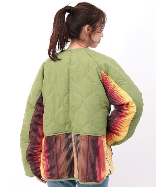 チチカカ（チチカカ）の「【ユニセックス】ジャガード×キルトコンビショートコート（ノーカラーコート・レディース・カーキ/ブラック・MEDIUM/LARGE）」の4枚目の写真