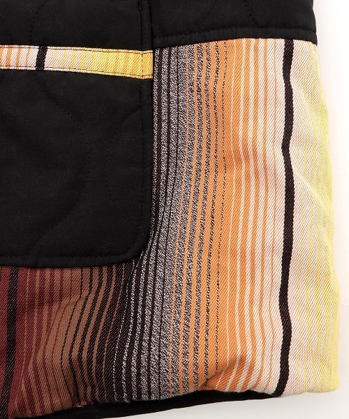 チチカカ（チチカカ）の「【ユニセックス】ジャガード×キルトコンビショートコート（ノーカラーコート・レディース・カーキ/ブラック・MEDIUM/LARGE）」の5枚目の写真