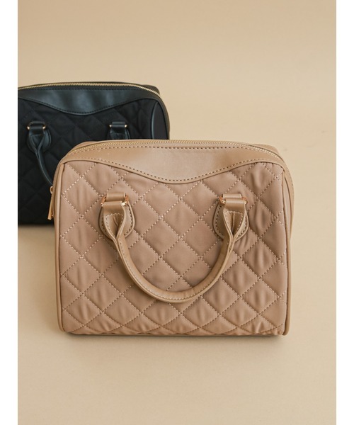 Te chichi（テチチ）の「キルティングボストンバック（ハンドバッグ・レディース・ブラック/ベージュ・ﾌﾘ-）」の2枚目の写真