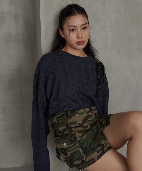 FIG&VIPER（フィグアンドバイパー）の「ダメージクロップドケーブルニット（ニット/セーター・レディース・グレー/アイボリー/ネイビー・FREE）」の3枚目の写真