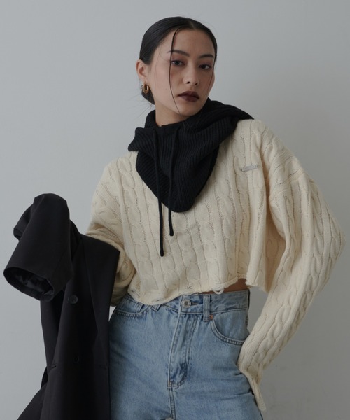 FIG&VIPER（フィグアンドバイパー）の「ダメージクロップドケーブルニット（ニット/セーター・レディース・グレー/アイボリー/ネイビー・FREE）」の2枚目の写真