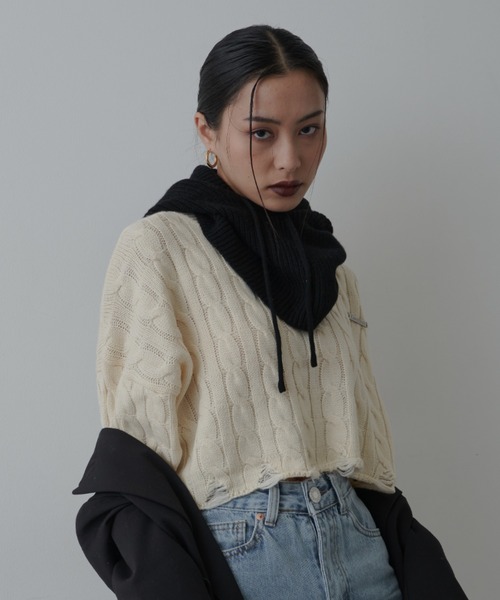 FIG&VIPER（フィグアンドバイパー）の「ダメージクロップドケーブルニット（ニット/セーター・レディース・グレー/アイボリー/ネイビー・FREE）」の5枚目の写真