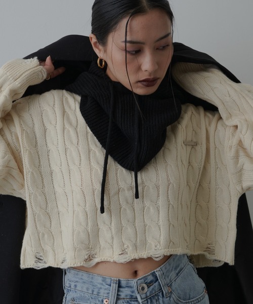 FIG&VIPER（フィグアンドバイパー）の「ダメージクロップドケーブルニット（ニット/セーター・レディース・グレー/アイボリー/ネイビー・FREE）」の12枚目の写真