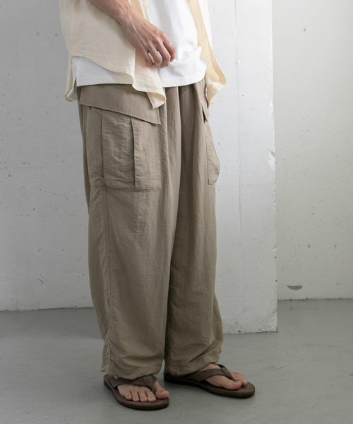 FORK&SPOON（フォークアンドスプーン）の「FORK&SPOON　ナイロンカーゴパンツ（カーゴパンツ・メンズ・ブラック/ベージュ・5/4）」の6枚目の写真