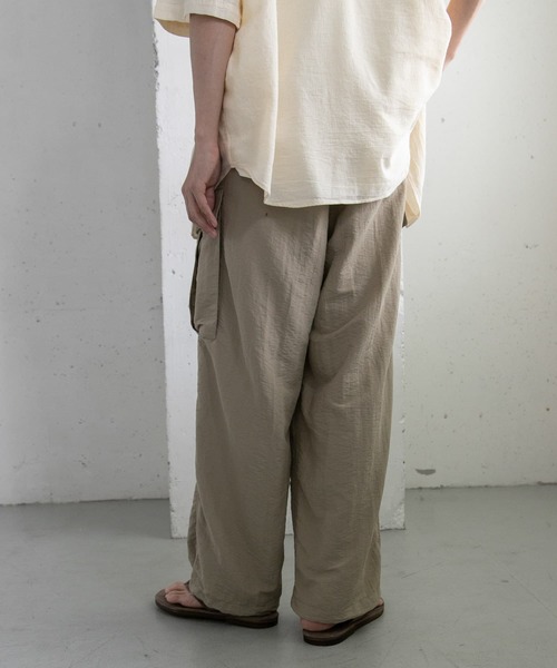 FORK&SPOON（フォークアンドスプーン）の「FORK&SPOON　ナイロンカーゴパンツ（カーゴパンツ・メンズ・ブラック/ベージュ・5/4）」の4枚目の写真