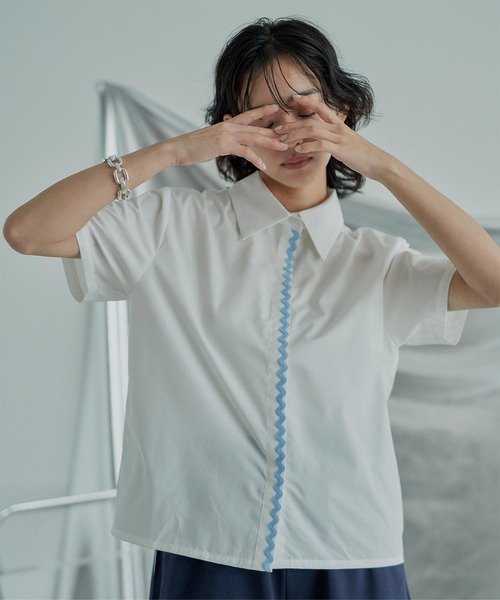 miette(ミエット)の「ナミナミライン半袖シャツ(シャツ/ブラウス・レディース・オフホワイト/ブラック・FREE)」の2枚目の写真