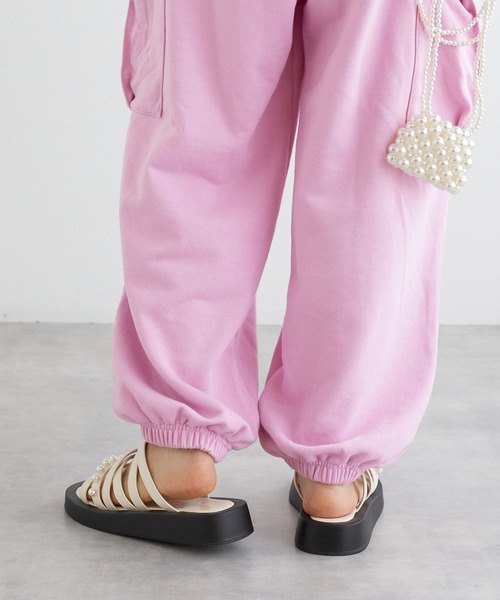 w closet(ダブルクローゼット)の「【セットアップ対応】スウェットカーゴパンツ(スウェットパンツ・レディース・アイボリー/ラベンダー/オートミール・FREE)」の16枚目の写真