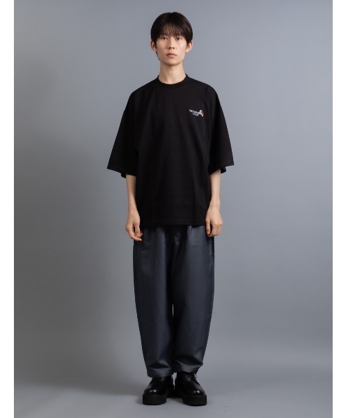 En serio TOKYO（エンソリオトーキョー）の「【ZOZO限定】冷感COOLダンボール 貼付けレターアート TEE（Tシャツ/カットソー・メンズ・ブラック/ダークブルー/ホワイト・M/L）」の7枚目の写真