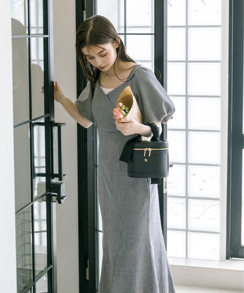 非売品 即日発送 OLIVE des OLIVE バニティバッグ 黒 OLIVE des OLIVE】ロゴエンブレム付ショルダーバッグ - メルカリ