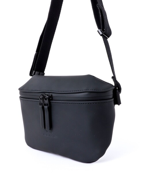 UCON ACROBATICS(ユーコンアクロバティックス)の「【UCON ACROBATICS/ユーコン・アクロバティックス】Jona Medium Bag(ショルダーバッグ・メンズ・ブラック/グレイッシュベージュ・FREE)」の10枚目の写真