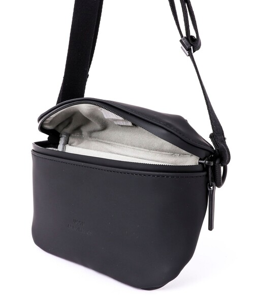 UCON ACROBATICS(ユーコンアクロバティックス)の「【UCON ACROBATICS/ユーコン・アクロバティックス】Jona Medium Bag(ショルダーバッグ・メンズ・ブラック/グレイッシュベージュ・FREE)」の13枚目の写真