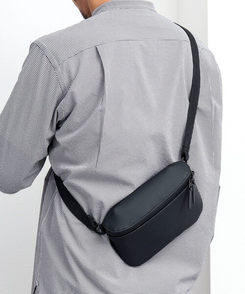 UCON ACROBATICS(ユーコンアクロバティックス)の「【UCON ACROBATICS/ユーコン・アクロバティックス】Jona Medium Bag(ショルダーバッグ・メンズ・ブラック/グレイッシュベージュ・FREE)」の21枚目の写真