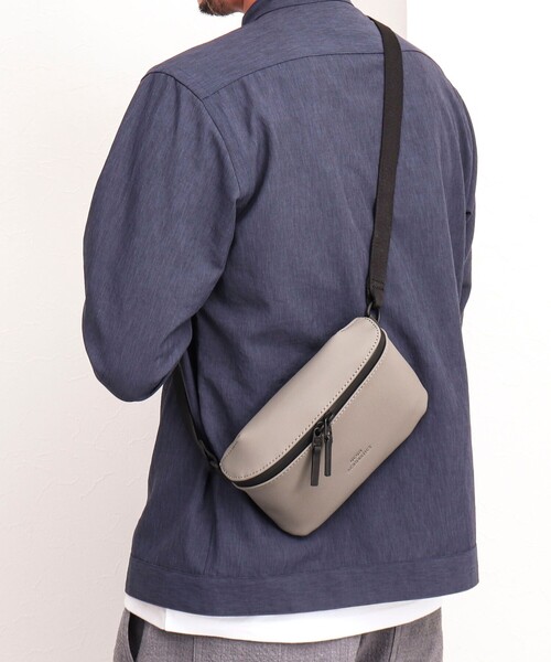 UCON ACROBATICS(ユーコンアクロバティックス)の「【UCON ACROBATICS/ユーコン・アクロバティックス】Jona Medium Bag(ショルダーバッグ・メンズ・ブラック/グレイッシュベージュ・FREE)」の22枚目の写真