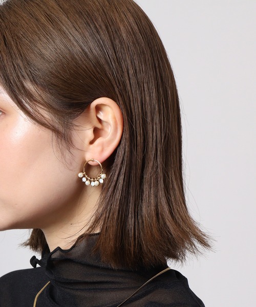 MOSSEL NEW YORK（モシェルニューヨーク）の「パール＆ラインストーン ピアス（ピアス（両耳用）・レディース・ゴールド・FREE）」の4枚目の写真