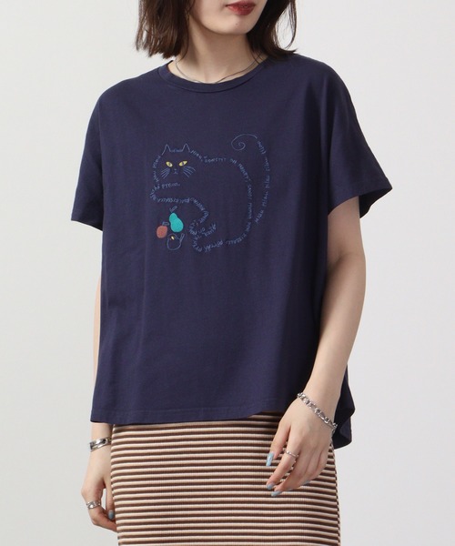 Emago（イマゴ）の「EMAGO ロゴネコ刺繍ドルマンT 半袖（Tシャツ/カットソー・レディース・ホワイト×グレー/レッド/ネイビー・FREE）」の2枚目の写真