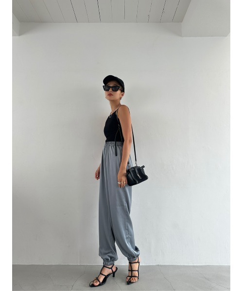TRUNC(トランクエイティーエイト)の「Satin Parachute Pants(その他パンツ・レディース・アイボリー/グレー/ブラック・FREE)」の4枚目の写真
