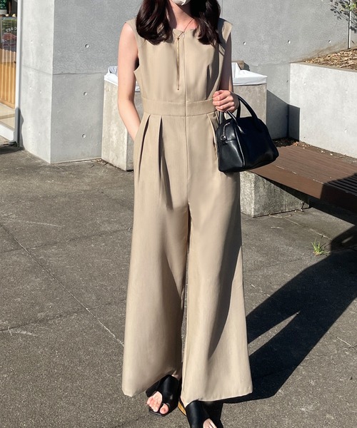 JUNOAH（ジュノア）の「ジップアップウエストタックサロペット（サロペット/オーバーオール・レディース・ブラウン/ライトベージュ/ブラック・X-LARGE/MEDIUM/LARGE）」の3枚目の写真