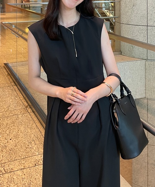 JUNOAH（ジュノア）の「ジップアップウエストタックサロペット（サロペット/オーバーオール・レディース・ブラウン/ライトベージュ/ブラック・X-LARGE/MEDIUM/LARGE）」の5枚目の写真