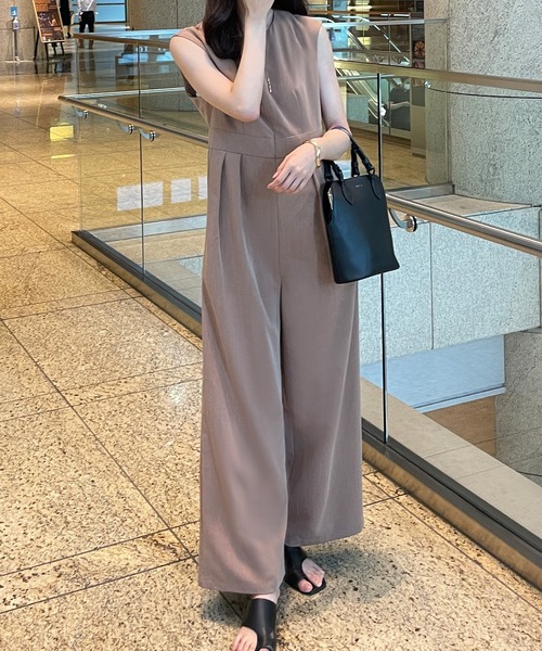 JUNOAH（ジュノア）の「ジップアップウエストタックサロペット（サロペット/オーバーオール・レディース・ブラウン/ライトベージュ/ブラック・X-LARGE/MEDIUM/LARGE）」の9枚目の写真