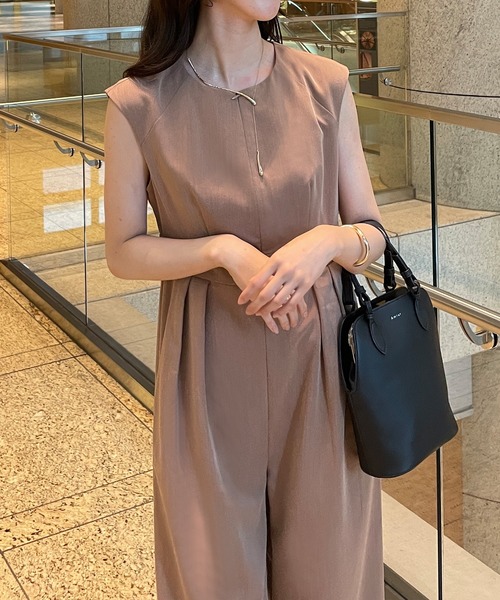 JUNOAH（ジュノア）の「ジップアップウエストタックサロペット（サロペット/オーバーオール・レディース・ブラウン/ライトベージュ/ブラック・X-LARGE/MEDIUM/LARGE）」の10枚目の写真