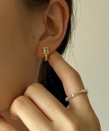 スクエアジルコンモチーフキャッチレスピアス