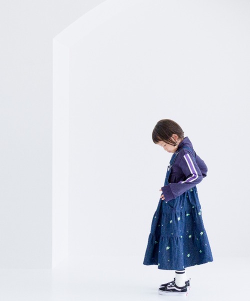 LOWRYS FARM（ローリーズファーム）の「シシュウティアードジャンバースカート　977093（ジャンパースカート・キッズ・ブラック/ネイビー・110cm/120cm/130cm/140cm/150cm）」の13枚目の写真