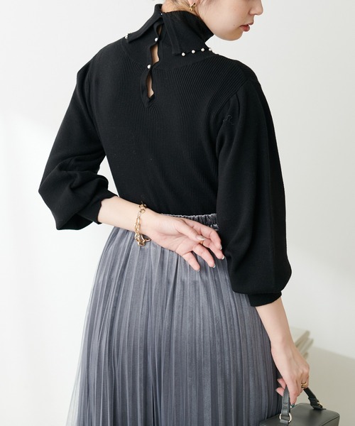natural couture(ナチュラルクチュール)の「WEB限定/osono衿にもなる2WAYパールタートル(ニット/セーター・レディース・オフホワイト/ブラック/サックスブルー/モカ・FREE)」の10枚目の写真